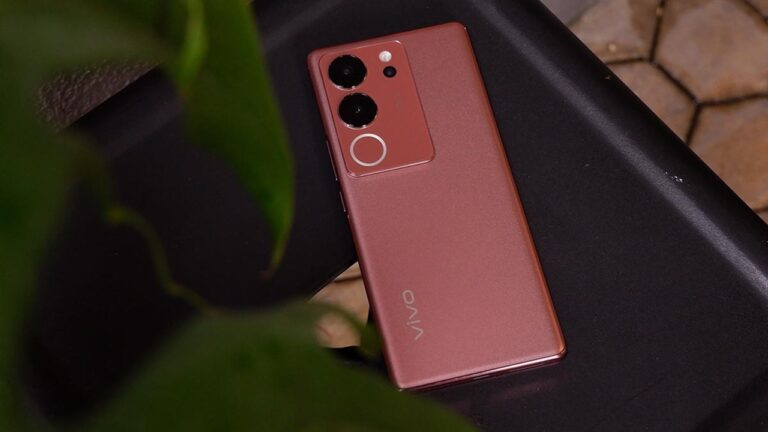 50 Megapiksel selfie kameralı Vivo V30 için geri sayım başladı!
