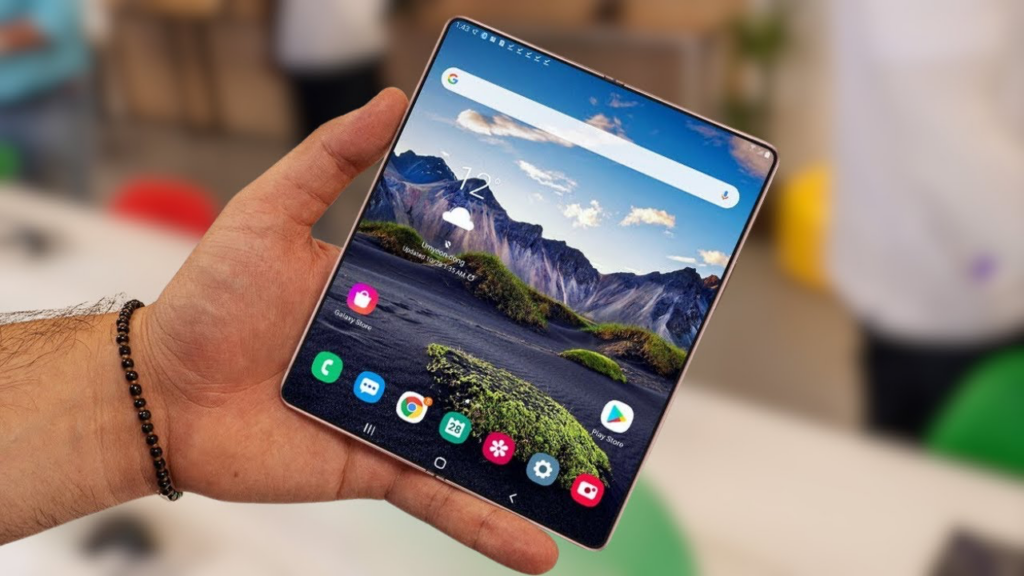 Samsung'un yeni telefonları Galaxy Z Fold 6 ve Galaxy Z Flip 6'nin yeni renk seçenekleri görüntülendi.