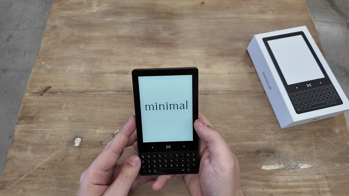 Mininal Phone Minimal Phone, E-ink ekranıyla dikkat çekiyor! - Yeşil Robot