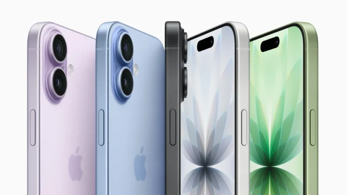 Farklı renklerde yan yana duran iPhone 17 modelleri
