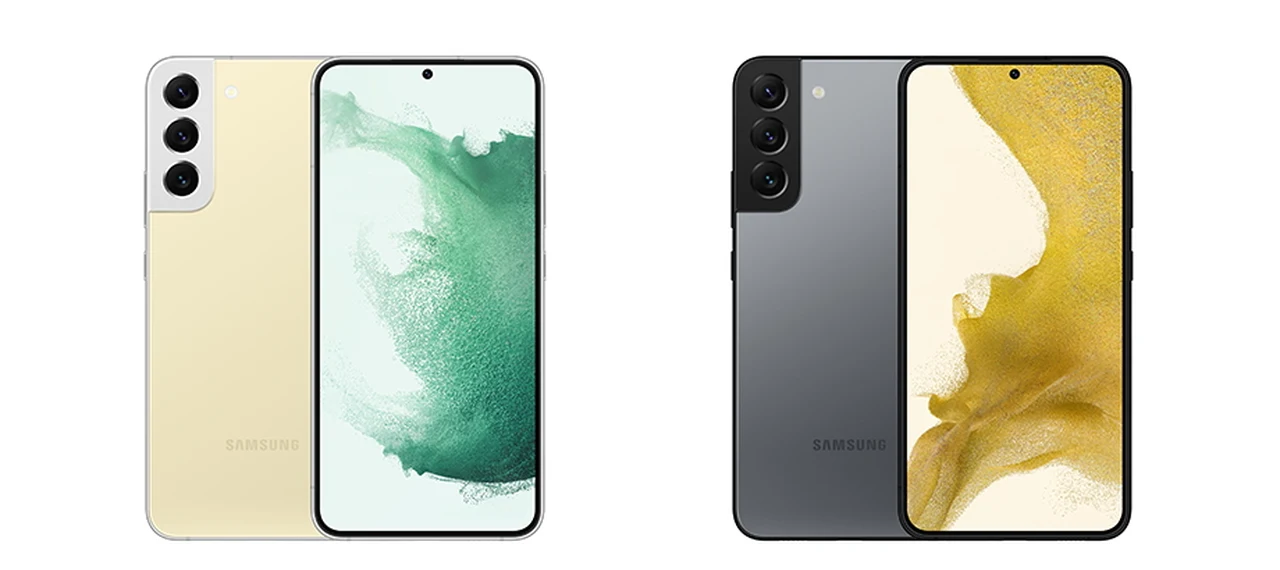 Krem ve grafit renkli iki Samsung Galaxy S22 telefonun ön ve arka görünümü