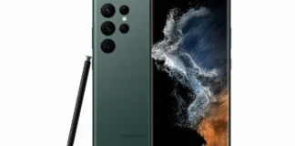 Yeşil renkli Samsung Galaxy S22 Ultra ön ve arka görünüm, yanında S Pen